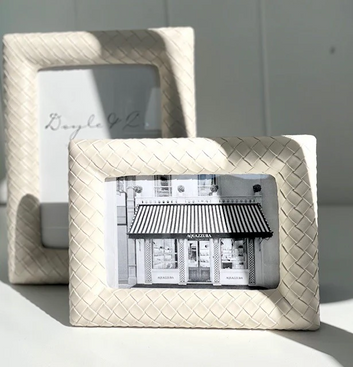 basket weave frame