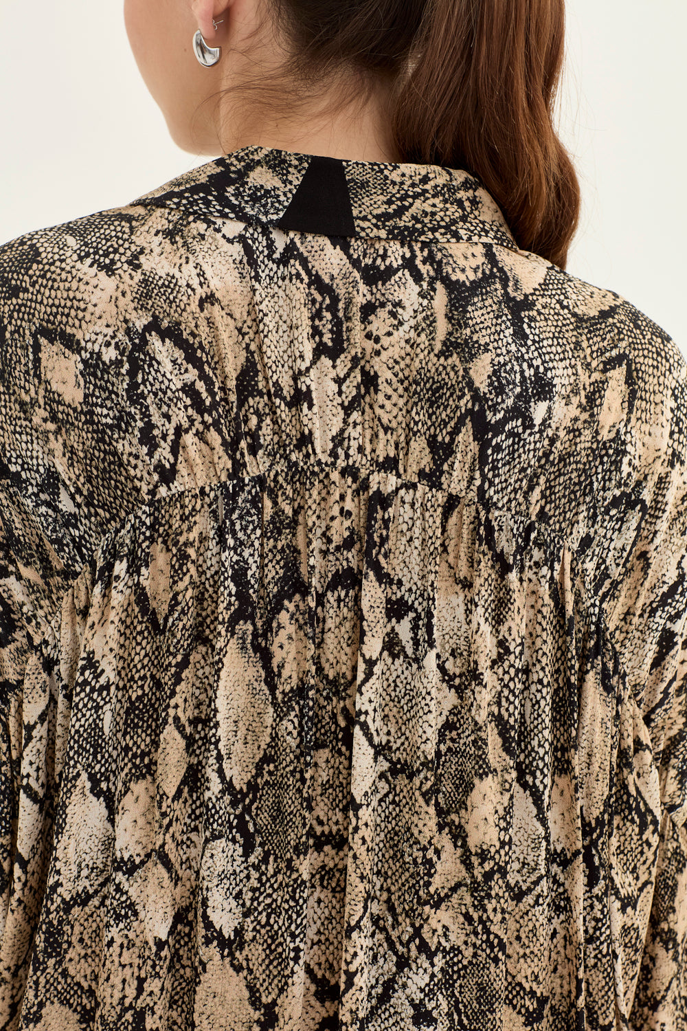 Verge Peyton Shirt in Print styled with Rico Pant, Putty (detail shot) - Haus of Alma