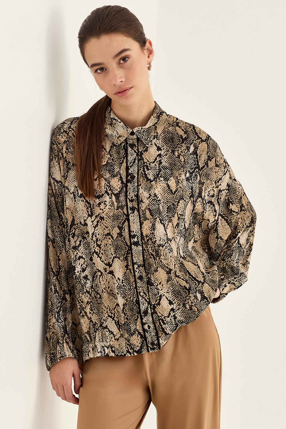 Verge Peyton Shirt in Print styled with Ryan Pant, Caramel - Haus of Alma