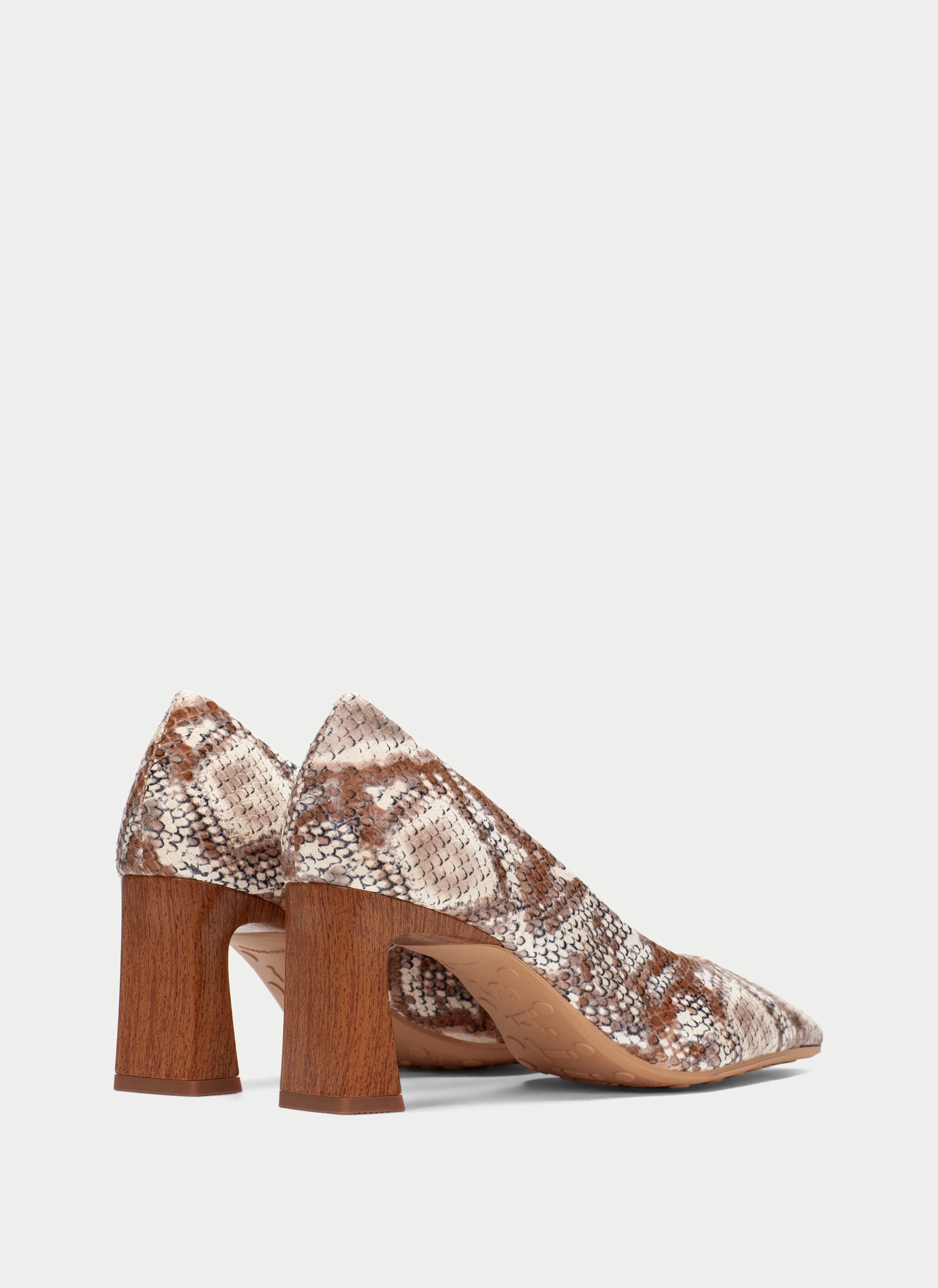 Hispanitas Amapola heeled mule in Pyton Natural python-embossed leather, back view of the heel and pointed toe