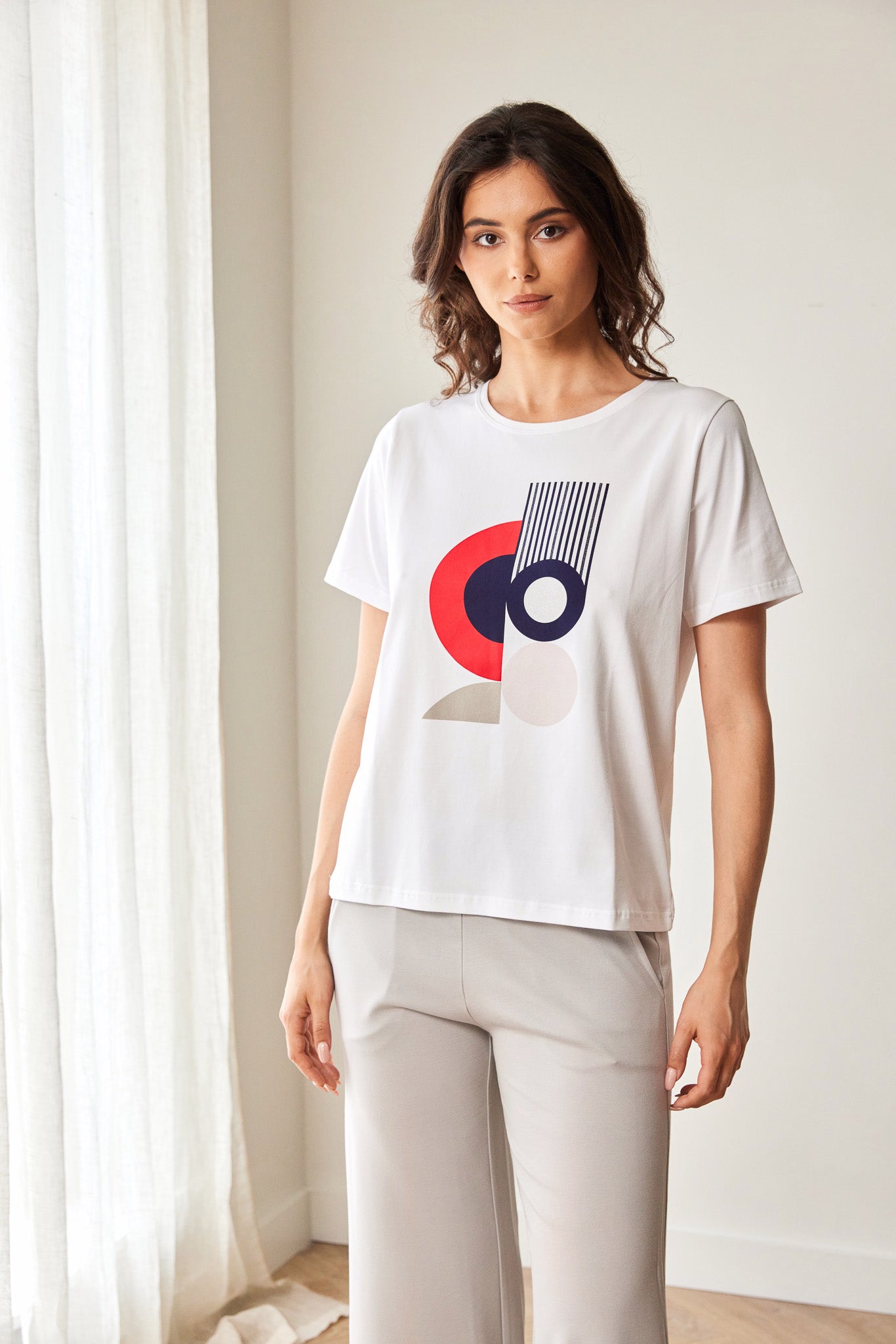 Peruzzi Circle Top in White and Navy