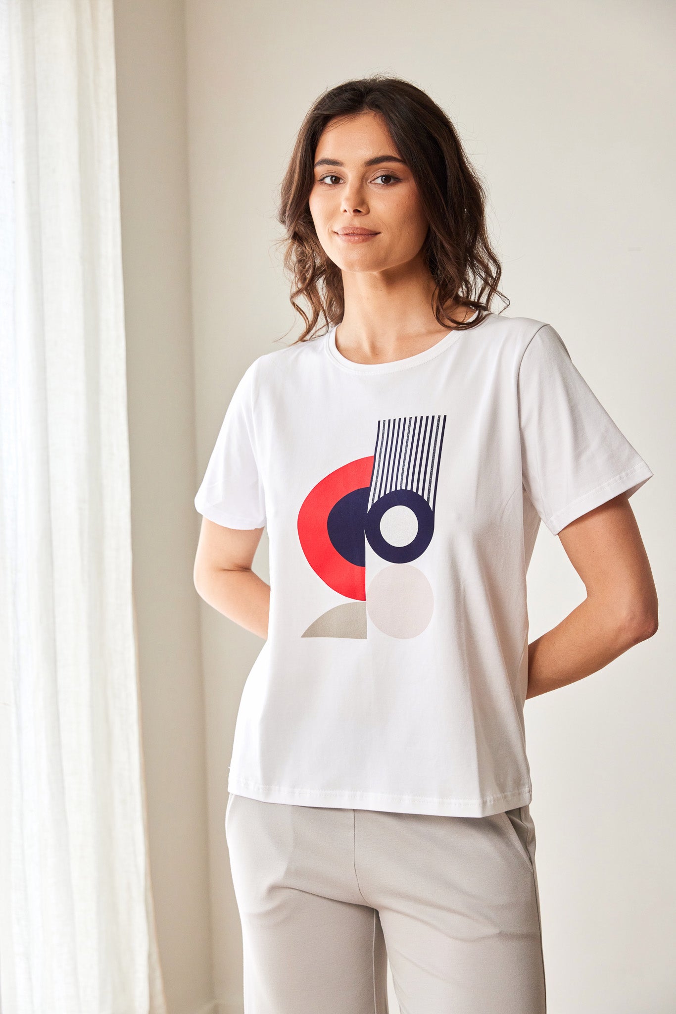 Peruzzi Circle Top in White and Navy