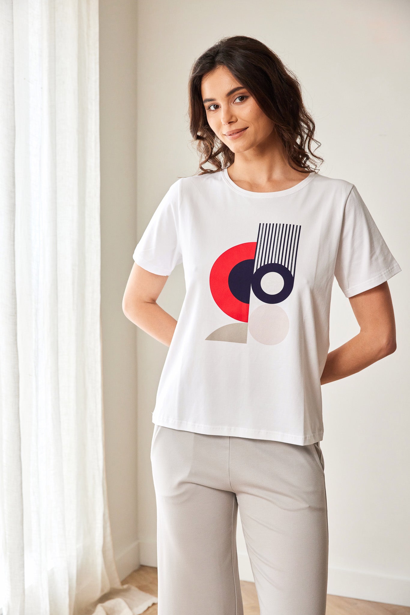 Peruzzi Circle Top in White and Navy