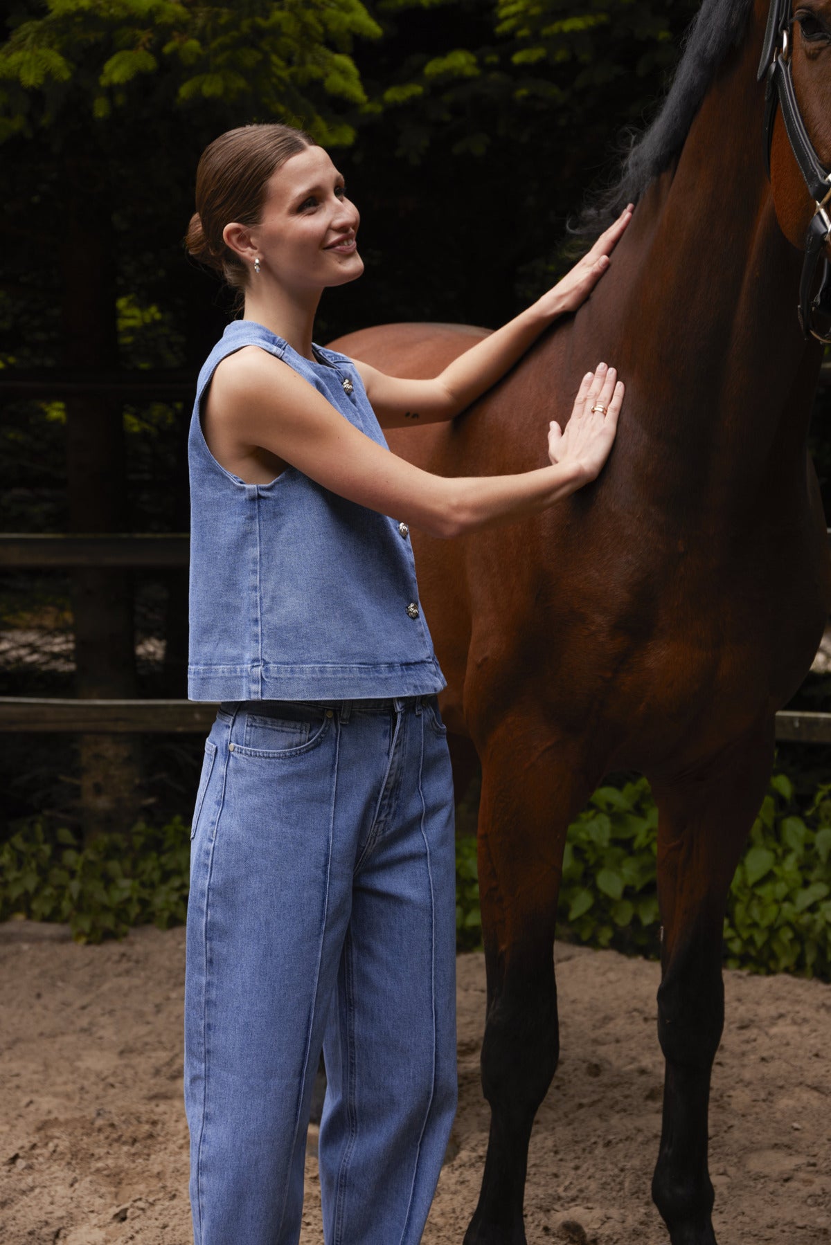 Soaked in Luxury Rinatina Barrel Jeans in Medium Blue Denim